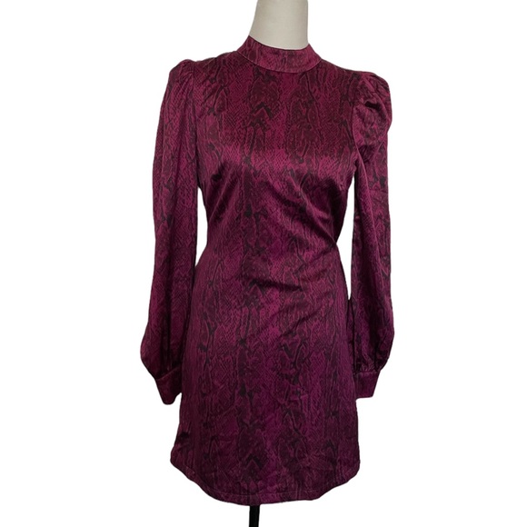 Purple snake print open back mini dress - Picture 3 of 12